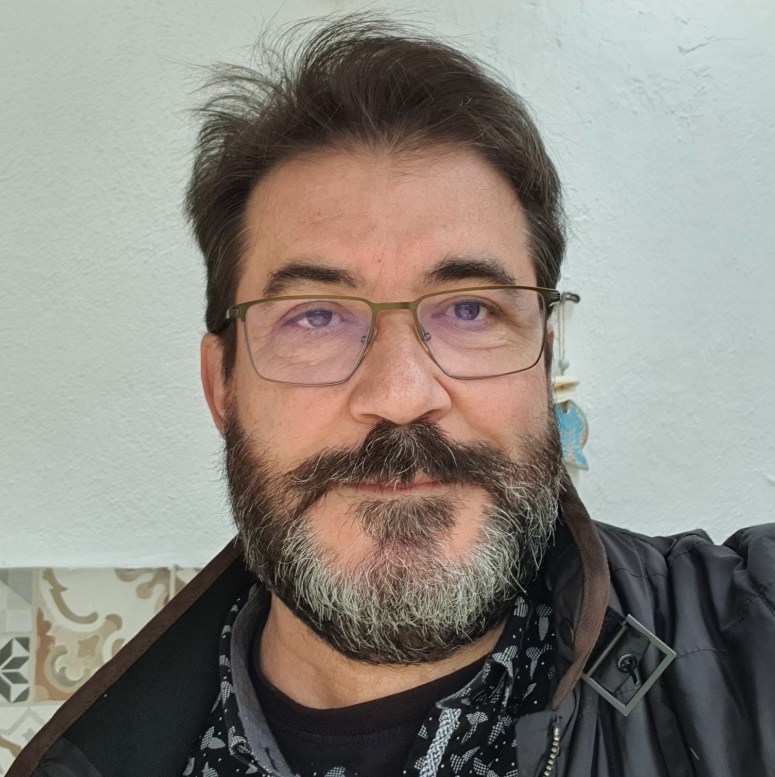 El empresario que se pasó al lado oscuro: las novelas negras de J.A. Aguilar que están enganchando a los amantes del crimen realista